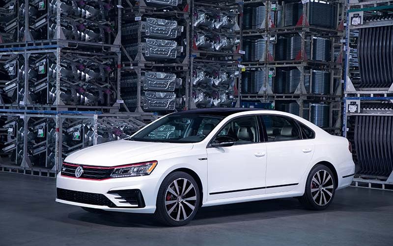 Volkswagen Unveils Sport 2018 Passat GT in Detroit